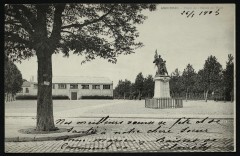 Asnieres Place de l'Hotel de Ville à Asnières-sur-Seine