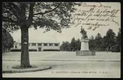 Asnieres Place de l'Hotel de Ville à Asnières-sur-Seine