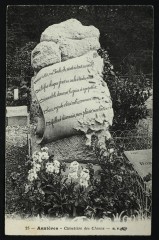 Cimetière des Chiens. [Tombe d'une poule]. à Asnières-sur-Seine