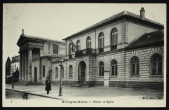 Carte postale ancienne Mairie et Eglise
                                                                     à Bourg-la-Reine
                                