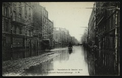 Carte postale ancienne Inondations de Janvier 1910 - Le Boulevard national submergé
                                                                     à Clichy
                                