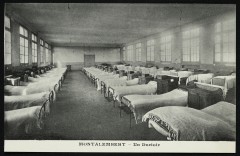 Ecole Montalembert - Un dortoir. à Courbevoie