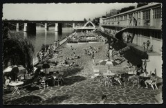 La Piscine du Pont du Chemin de Fer à Levallois-Perret