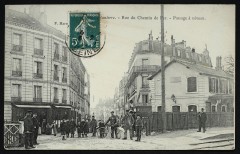 La Gare et le passage à niveau à Nanterre