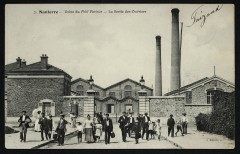Sortie des ouvriers de la Papeterie de la Seine à Nanterre