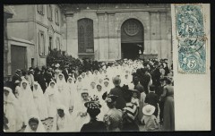 Fête du couronnement de la Rosière. Départ de l'église du cortège. -
																					92000 Nanterre
																			