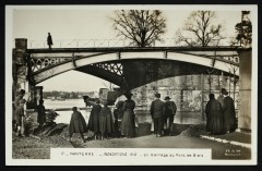 Inondations 1910. Barrage au pont de Biais. à Nanterre