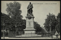 Statue de J. - R. Perronet à Neuilly-sur-Seine