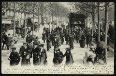 La Sortie du Métropolitain, Porte Maillot -
																					75017 Paris 17e
																			