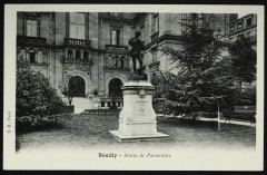 Statue de Parmentier à Neuilly-sur-Seine