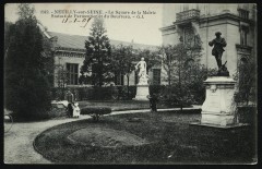 Square de la Mairie - Statues de Parmentier et du Bourreau à Neuilly-sur-Seine