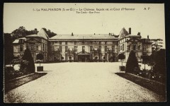 Carte postale ancienne La Malmaison (S.-et-O.) - Le Château, façade est, et Cour d'Honneur - The Castle - East Front
                                                                     à Rueil-Malmaison
                                