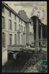 Château de la Malmaison (Seine-et-Oise). - Ancienne résidence de l'empereur napoléon 1et et de l'Impératrice Joséphine ; les Obélisques à Rueil-Malmaison