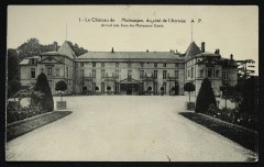 Carte postale ancienne La Malmaison (S.-et-O.) - Le Château, façade est, et Cour d'Honneur - The Castle - East Front
                                                                     à Rueil-Malmaison
                                