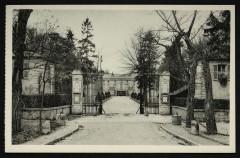 Entrée principale. à Rueil-Malmaison