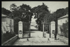 Carte postale ancienne Château de la Malmaison (Seine-et-Oise). - Ancienne Résidence de l'Empereur et de l'Impératrice Joséphine ; L'Entrée.
                                                                     à Rueil-Malmaison
                                