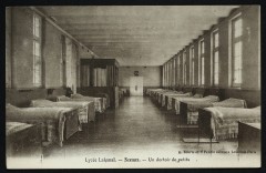 Lycée Lakanal - Un dortoir de petits à Sceaux