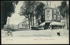 Carte postale ancienne Avenue du Château et la Grille d'Entrée
                                                                     à Saint-Cloud
                                