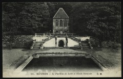 Carte postale ancienne Le Pavillon de Lulli à l'Ecole Normale
                                                                     à Sèvres
                                