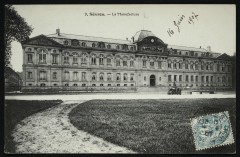 La Manufacture -
																					92310 Sèvres
																			
