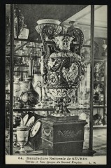 Manufacture Nationale de Sèvres - Vitrine et Vase époque du second Empire -
																					92310 Sèvres
																			