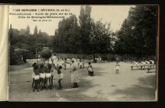Preventorium "les Peupliers". Jeux de plein-air. à Sèvres