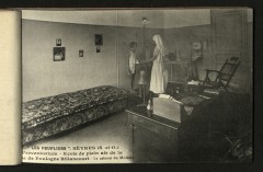 Préventorium "Les Peupliers". Le cabinet du médecin. à Sèvres