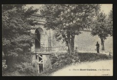 Fort du  Mont-Valérien. - Le Pont-Levis à Suresnes