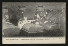 Fort du Mont-Valérien - Distribution de café au réveil à Suresnes