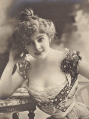 Amélie Diéterle (1871-1941) carte postale (A10) -
													France
												