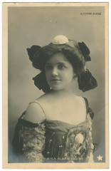 DAVINE, Clara C. W. Faulkner (Etoile). Alcazar d'Eté. Photo Walery