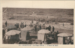 Deauville-Fr-14-Cpa-La Plage fleurie-L'heure du Bain-01