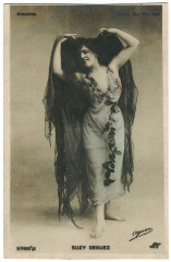 DEGUEZ, Suzy Herradura flechada. 502-2. Danse des cheveux, at Parisiana. Photo Ogerau