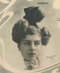 Yvonne GARRICK, Photo Reutlinger (cropped) -
													France
												