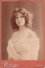 Elise de Vère, by Reutlinger