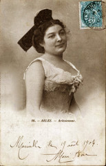 Arlésienne 1904 -
													13 Bouches du Rhône
												