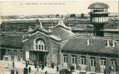 Laon - La gare et ses dépendances à Laon