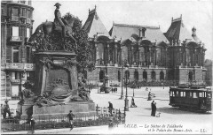 Lille statue de Faidherbe et le Palais des Beaux-Arts Ll à Lille
