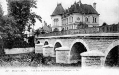 Cp Montargis pont de la Chaussée et Caisse d'Epargne