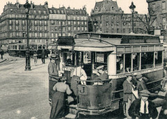 Paris - La Place Saint Michel (détail)