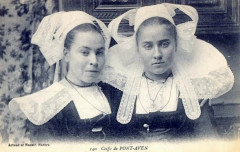 Coiffes de Pont-Aven -
													France
												