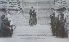 Cariste-Martel devans la cathédrale