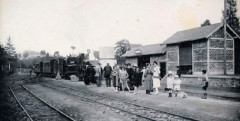 La gare et l'arrivée du train de Lannion