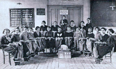 Atelier de la Maison de la Dentelle -
													43 Haute Loire
												