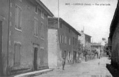 Chonas-L'Amballan, rue principale en 1912, p 57 de L'Isère les 533 communes - cliché H.B., Célard éditeur -
													38 Isère
												