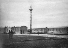 Base de Reims 1911 pylone et batiments