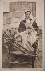 56-Baud-Jeune fille au rouet-vers 1910