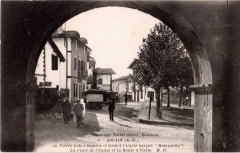 Ascain (64) - Place de l'église -
													33 Gironde
												