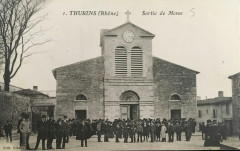 Sortie de messe à Thurins