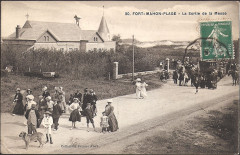 Sortie de la messe à Fort-Mahon